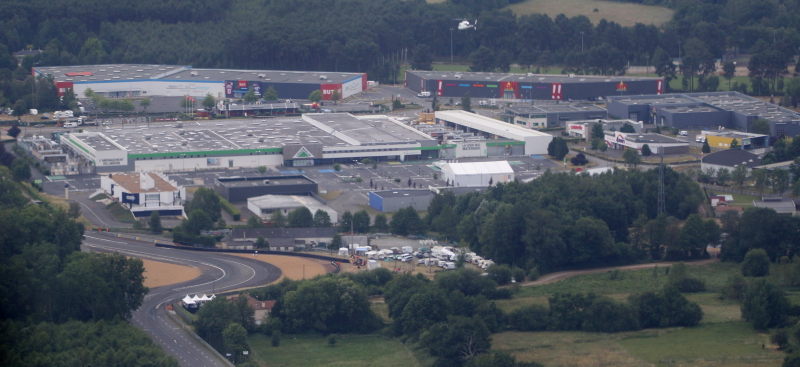 Illustration for article titled The 24 Hours Of Le Mans Is Unbelievable From The Air